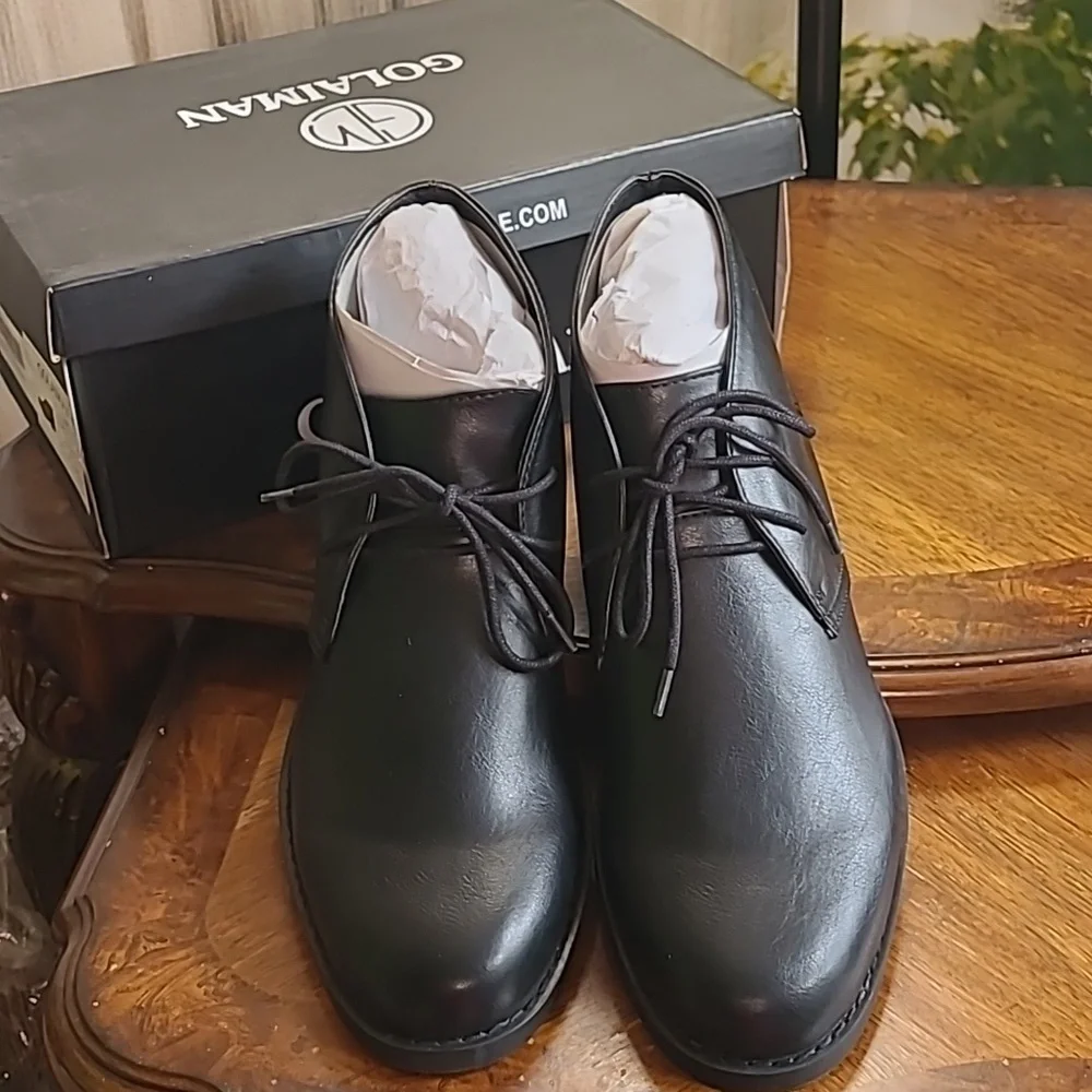 New in box! Golaiman Mens 9.5 black classic formal Chukka ankle boot dress shoe